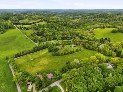 1389 Gilchrist Rd, Vandergrift, PA 15690
