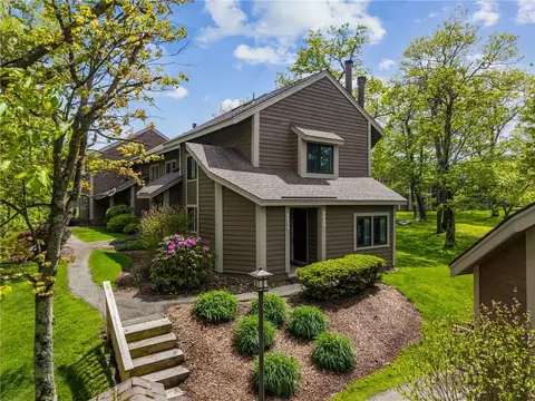 1133 Gristmill Ln, Hidden Valley, PA 15502