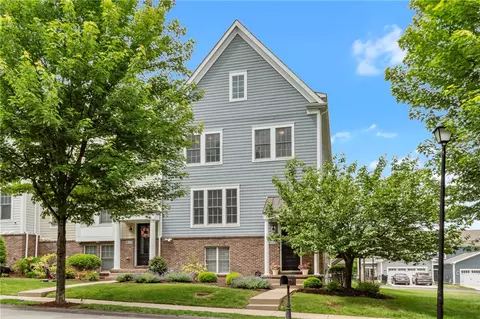 1312 Village Ln, Bridgeville, PA 15017