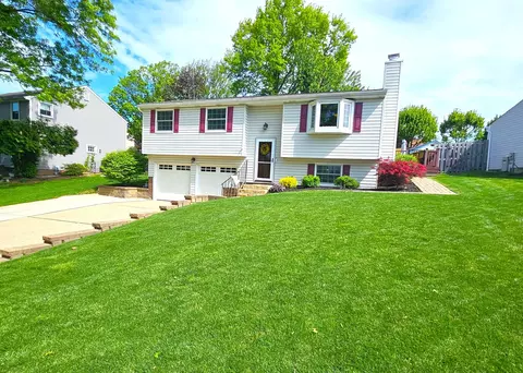 1021 Balsam Dr, Washington, PA 15301