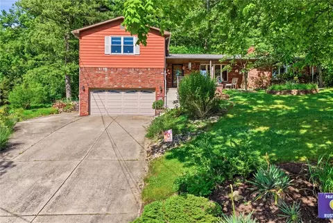 107 Jeanine Ct, Trafford, PA 15085