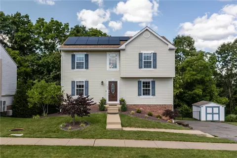 422 Skylark Dr, Moon Twp, PA 15108