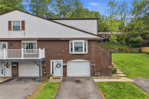 907 Camelot Dr, Pittsburgh, PA 15237
