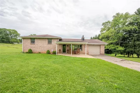319 White Fence Ln, Latrobe, PA 15650