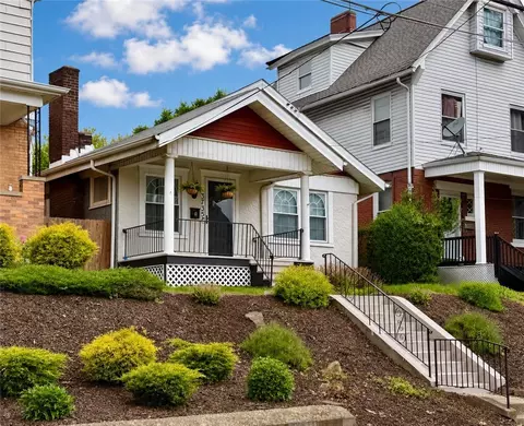 3735 Hiawatha St, Pittsburgh, PA 15212