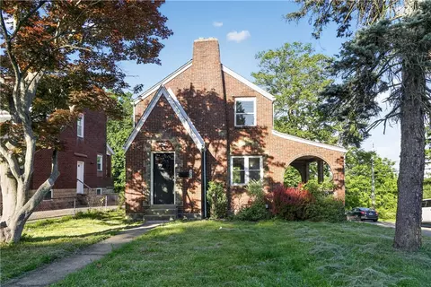 300 Mccutcheon Ln, Pittsburgh, PA 15235