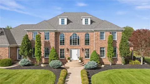10 Carriage Trade Dr, Washington, PA 15301