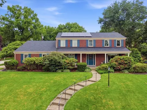 132 Penhurst, Pittsburgh, PA 15235