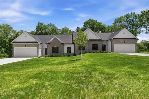 100-102 Huselton Dr, Butler, PA 16002