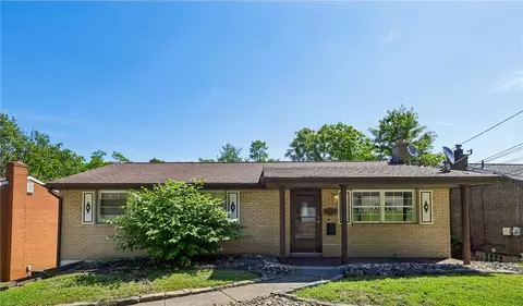 60 Lilmont Dr, Pittsburgh, PA 15218