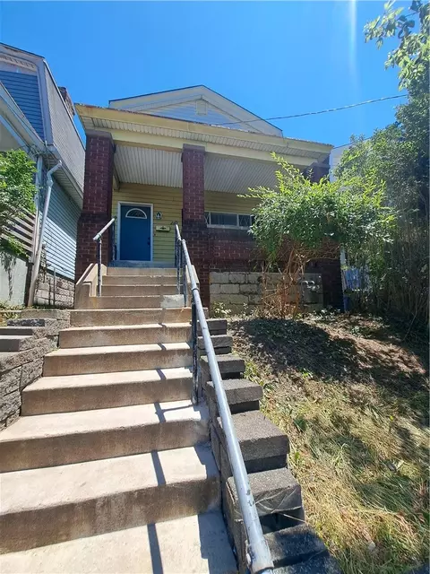 205 Dengler St, Pittsburgh, PA 15210