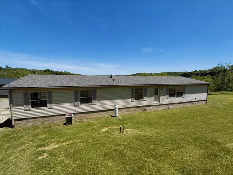 107 Francis Dr, Georgetown, PA 15043
