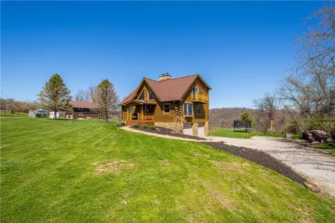 290 Washington Ave, Hickory, PA 15340