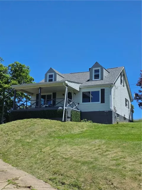 84 Crossridge Rd, Charleroi, PA 15022