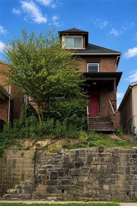 322 Duss Ave, Ambridge, PA 15003
