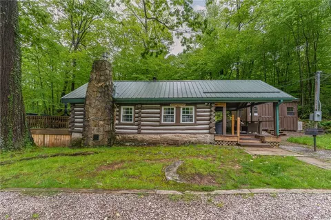 124 New Beaver Creek Rd, Markleysburg, PA 15459