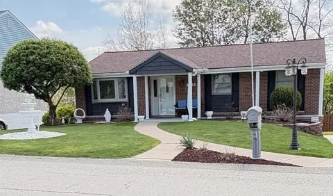 4018 Firethorn Dr, Mckees Rocks, PA 15136