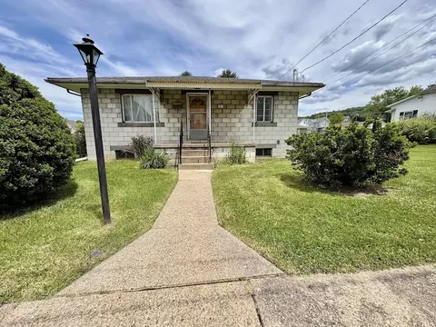 407 Vine St, Connellsville, PA 15425