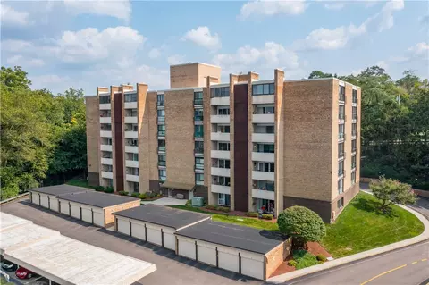 55 Highland Rd #205, Bethel Park, PA 15102