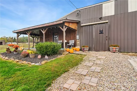 1316 Porter Rd, Harrisville, PA 16038