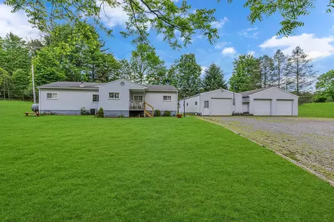 106 Davis Ln, Freedom, PA 15042