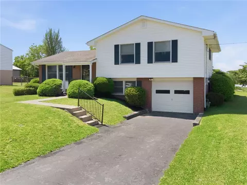 102 Terrence Dr, Manor, PA 15665