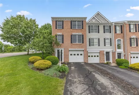 101 Castle View Dr, Mckees Rocks, PA 15136