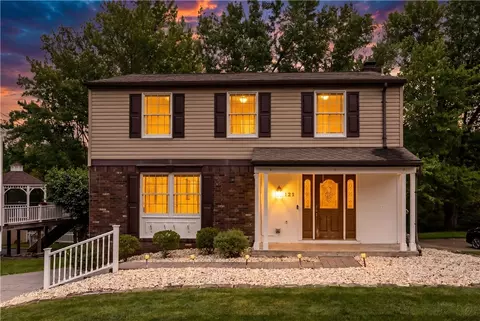 121 Penncrest Dr, White Oak, PA 15131