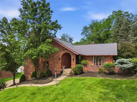 2483 Southvue Dr, Pittsburgh, PA 15241
