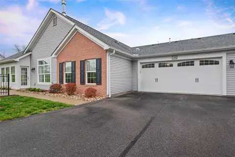 Exterior - 400 Spring Valley Dr, Zelienople, PA 16063 photo 2 of 4