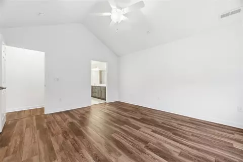 Bedroom - 400 Spring Valley Dr, Zelienople, PA 16063 photo 2 of 3