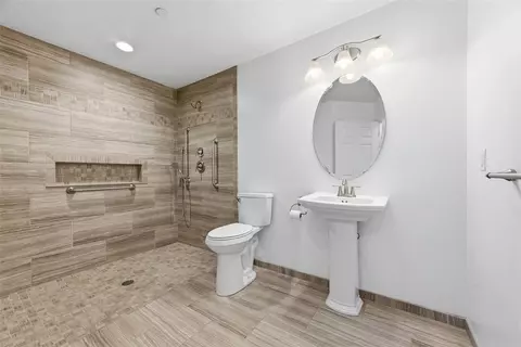Bath - 400 Spring Valley Dr, Zelienople, PA 16063 photo 3 of 4