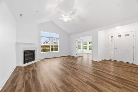 Living - 400 Spring Valley Dr, Zelienople, PA 16063 photo 4 of 6