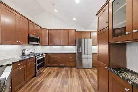 Kitchen - 400 Spring Valley Dr, Zelienople, PA 16063 photo 2 of 3
