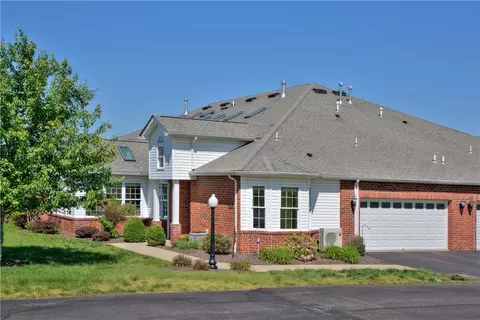 3104 Ambassador Ln, Valencia, PA 16059