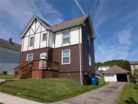 109 S 5th St, Youngwood, PA 15697