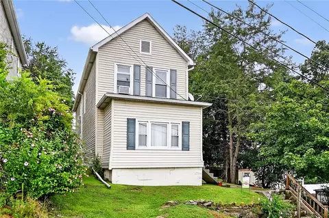 606 N Penn St, Penn, PA 15675