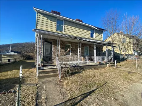 46 Main St, Mcclellandtwn, PA 15458