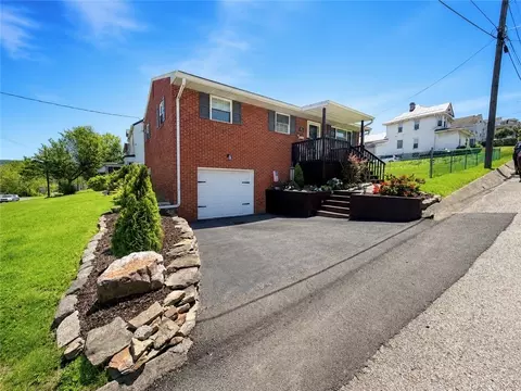 1 Loch Lomond St, Uniontown, PA 15401