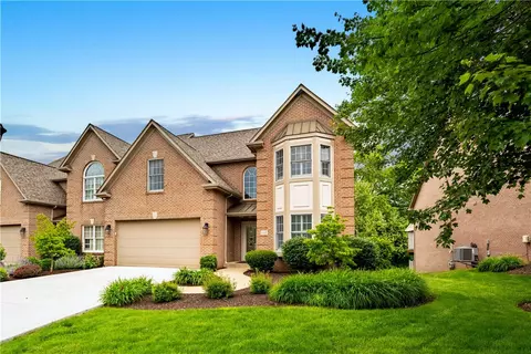1505 Staunton Dr, Coraopolis, PA 15108
