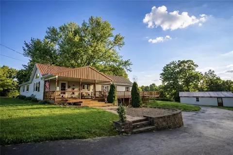 1425 Old State Rd, New Castle, PA 16101