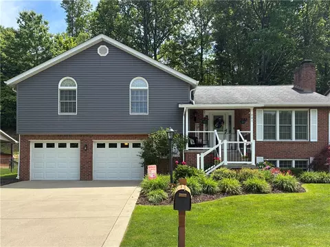 201 Apple Hill Dr, Delmont, PA 15626