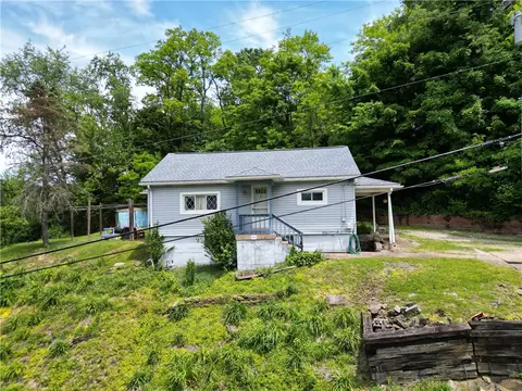 461 4th Ave, New Eagle, PA 15067