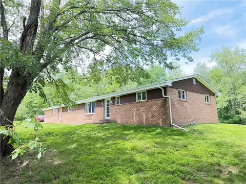 207 Munntown Rd, Eighty Four, PA 15330