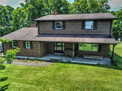 110 Windy Pines Ln, Tarentum, PA 15084