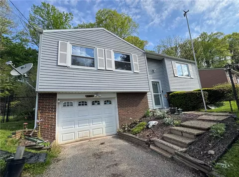 421 Tivoli Rd, Pittsburgh, PA 15239