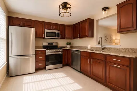 Kitchen - 433 Georgetown Ct, Seven Fields, PA 16046 photo 2 of 3