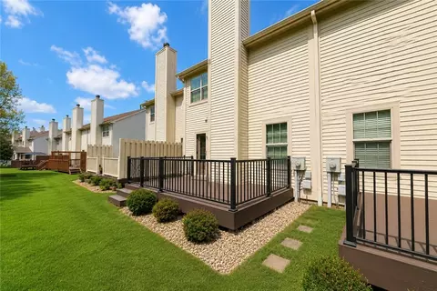 Exterior - 433 Georgetown Ct, Seven Fields, PA 16046 photo 4 of 5