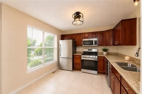 Kitchen - 433 Georgetown Ct, Seven Fields, PA 16046 photo 3 of 3