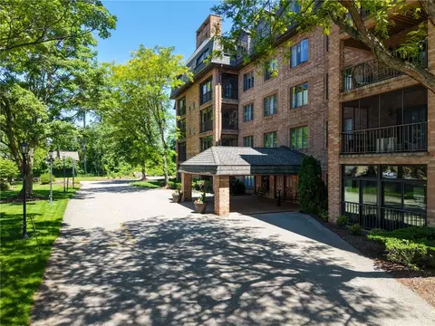 2525 Greensburg Pike #203, Pittsburgh, PA 15221